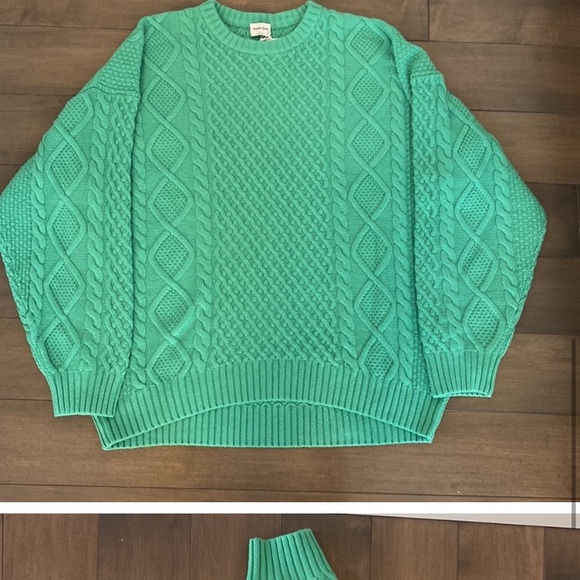 Aritzia / Sunday Best/ V-neck cable-knit/wool sweater/  Host Pick 🧶 brand new - Picture 6 of 11